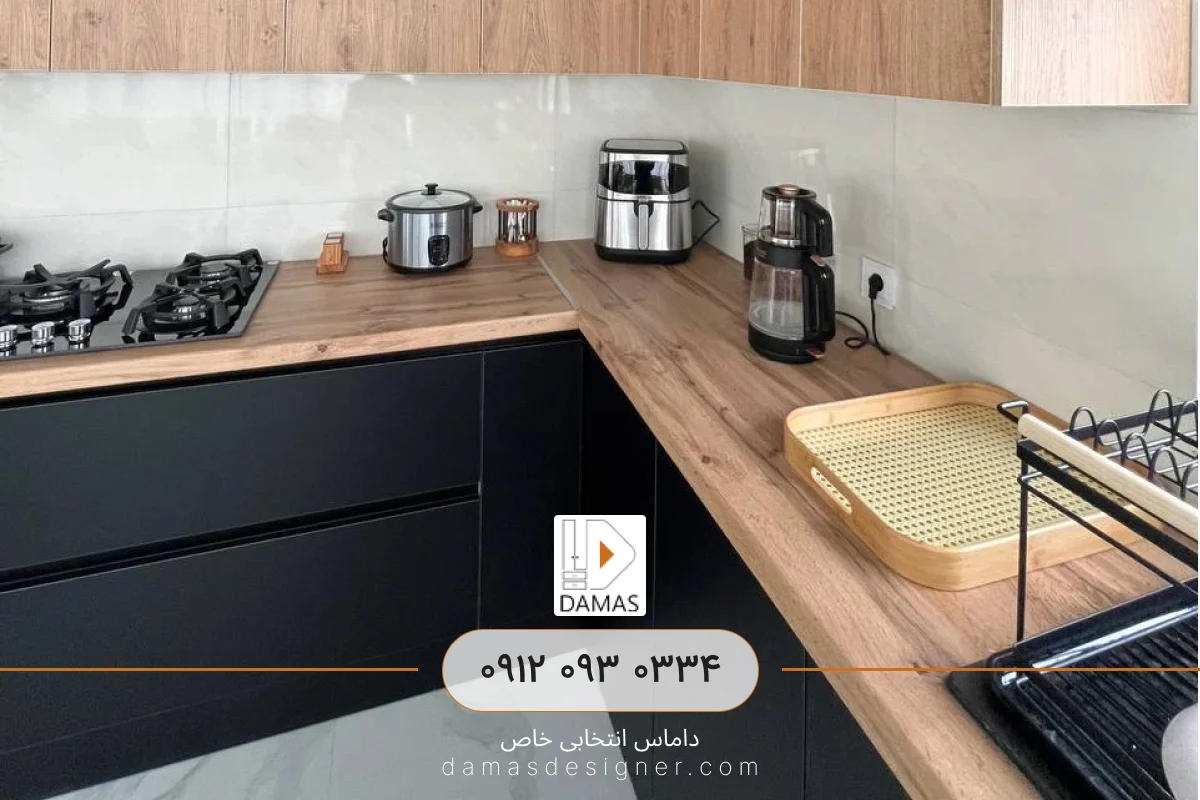 کابینت مشکی مات و طرح چوب